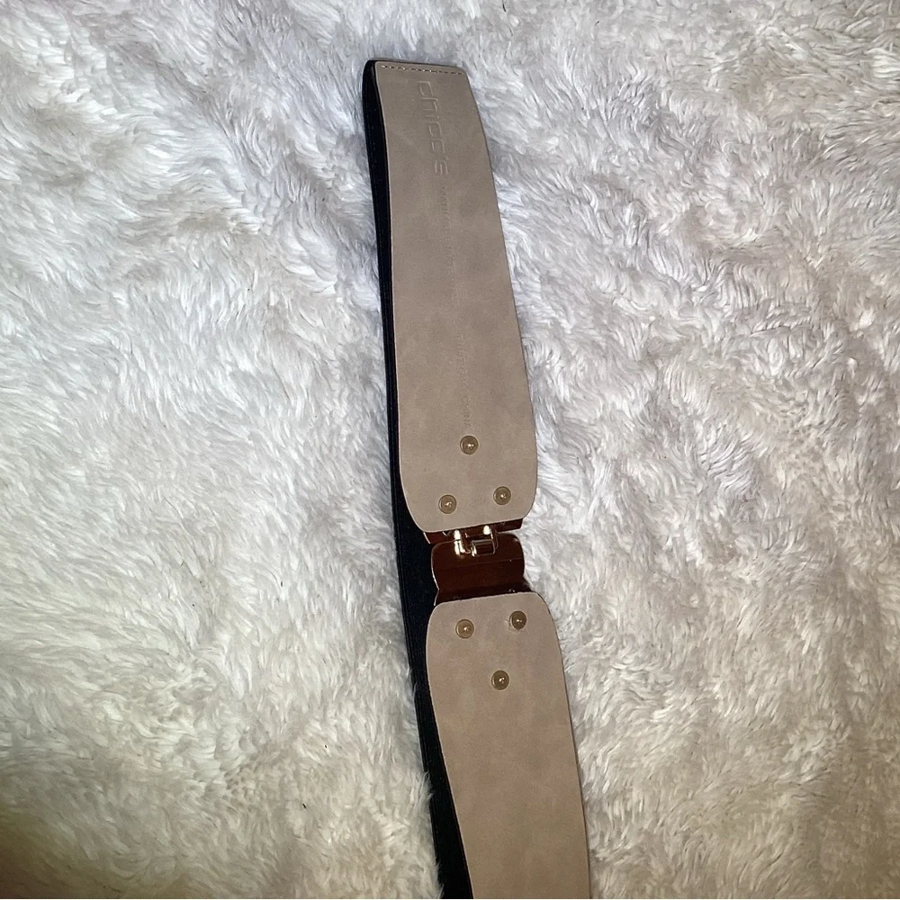 Chico’s black elastic faux leather belt size large